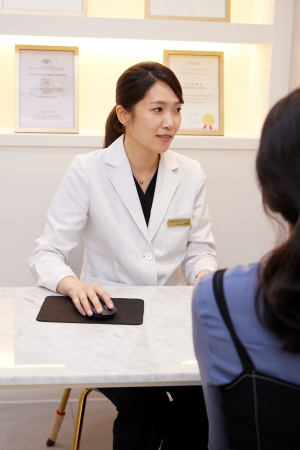 이루다치과 상담 장면